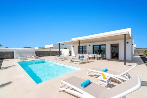 Villa Tigotan by Villa Plus