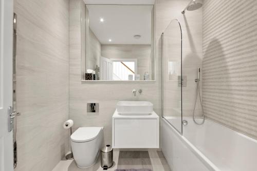 Vannituba majutusasutuses Spacious 3bd l Family Home