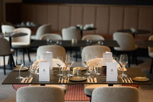 a table with wine glasses on top of it at Hotel Lycium Debrecen - Handwritten Collection in Debrecen