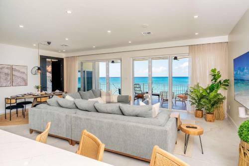 Laguna del Mar #10 - Oceanfront 3 bedroom on Seven Mile Beach
