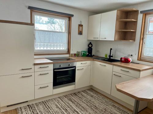 Η κουζίνα ή μικρή κουζίνα στο Ferienwohnung Fink