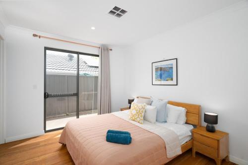 Giường trong phòng chung tại Heartwood Haven family home 3bed 3bath