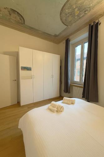 Cozy Design Apartment in Isola - Bosco Verticale View