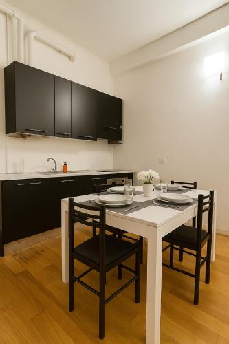 Cozy Design Apartment in Isola - Bosco Verticale View