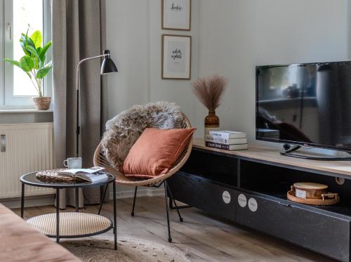 Μια τηλεόραση ή/και κέντρο ψυχαγωγίας στο Przytulny apartament blisko molo Ostróda