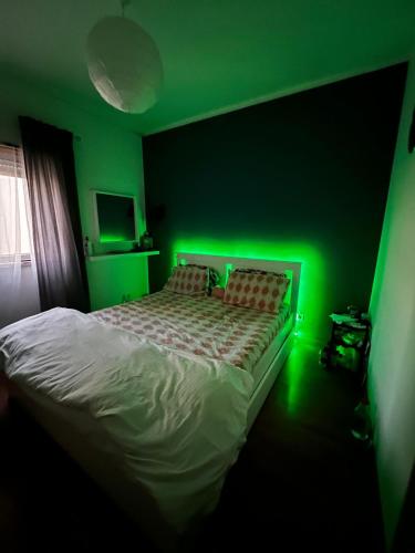 Giường trong phòng chung tại Lisbon private Room in Shared Apartment