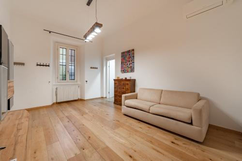 5 walk from Porta Venezia station, with 2 bedrooms