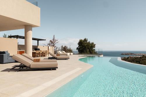 Bazén v ubytování Aerial Villa - Award Winning Luxury Retreat nebo v jeho okolí