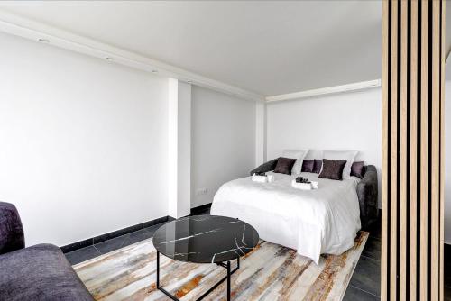 Charming Duplex Apartment with AC near Picpus