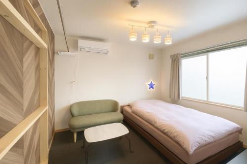 Una cama o camas en una habitación de 優ハウス夢ハウス2階