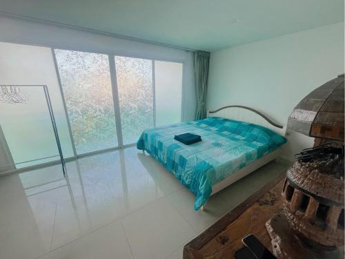 Ένα ή περισσότερα κρεβάτια σε δωμάτιο στο Bangsaray Beach Condo B220 บางเสร่ บีช