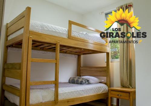 Voodi või voodid majutusasutuse Los Girasoles Apartamentos toas