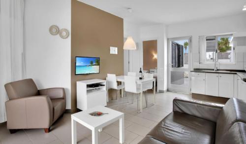 Apartamentos LIVVO Mar Azul - Adults Only