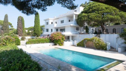 JAMES FCD94 - superb vintage design luxury villa with pool & St Maxime sea view