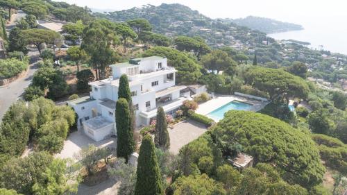 JAMES FCD94 - superb vintage design luxury villa with pool & St Maxime sea view