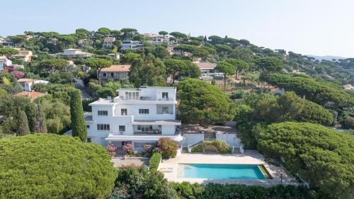 JAMES FCD94 - superb vintage design luxury villa with pool & St Maxime sea view