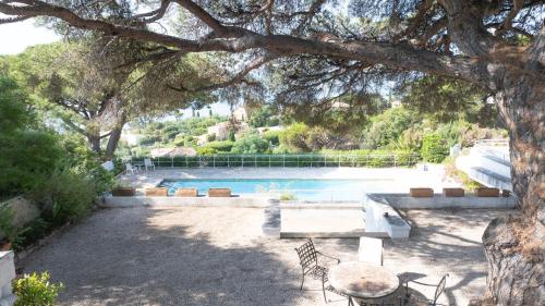 JAMES FCD94 - superb vintage design luxury villa with pool & St Maxime sea view