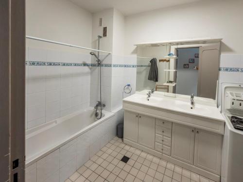 Koupelna v ubytování Vue d’Azur à Locquirec