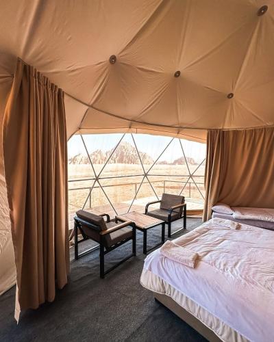 En eller flere senge i et værelse på Sunrise Echo Camp