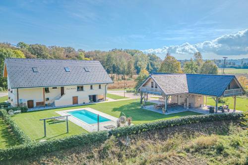 Vila Trate with Shared Pool and Garden