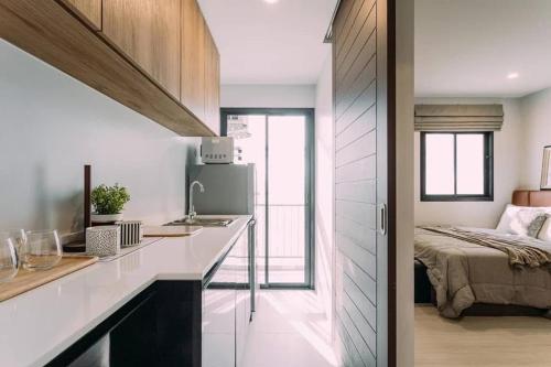 Η κουζίνα ή μικρή κουζίνα στο Chic Condo at VIP great hill Near Phuket Airport