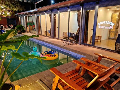 Πισίνα στο ή κοντά στο Villa Phước Nguyên