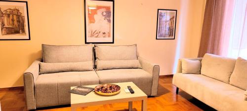 Grand apartment in Acropolis museum