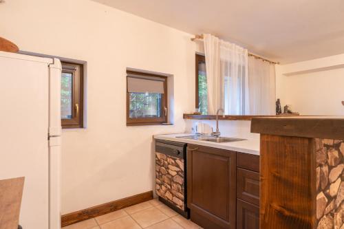 Kuchyň nebo kuchyňský kout v ubytování Monolocale con bagno turco e spazio esterno Studio apartment with turkish bath and external space