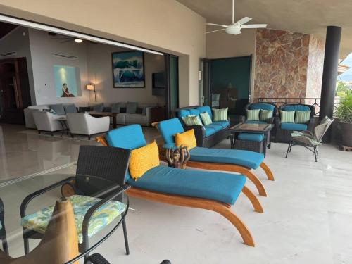 Curated visual reference: Visual Reference: Luxury Oceanfront Penthouse Concierge Cook Пунта Мита Актуальные Цены