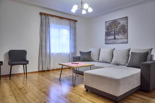 Χώρος καθιστικού στο Ferienwohnung Salzafeld