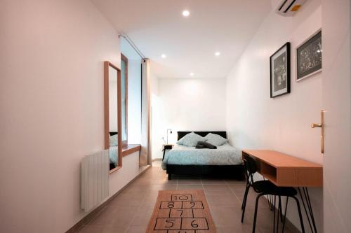 Ένα ή περισσότερα κρεβάτια σε δωμάτιο στο Magnifique 2 pièces en plein centre avec parking