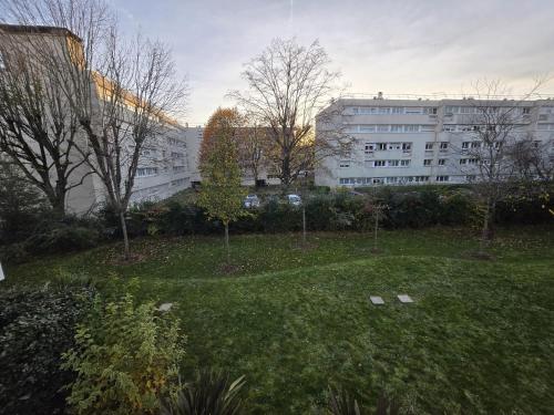 Κήπος έξω από το Chambre chez l hote - Face au metro 14