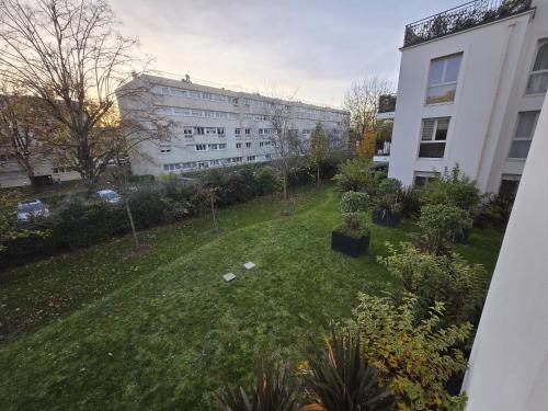 Κήπος έξω από το Chambre chez l hote - Face au metro 14