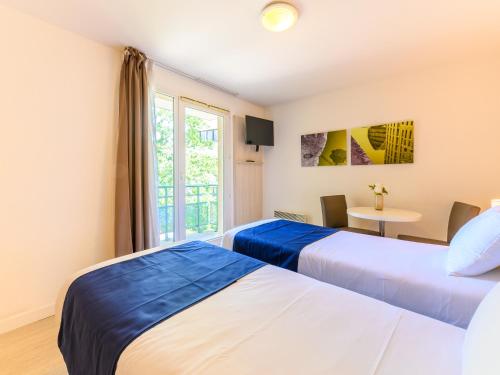 Postel nebo postele na pokoji v ubytování Séjours & Affaires Pantin Charles De Gaulle