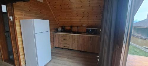 Η κουζίνα ή μικρή κουζίνα στο Cabana A frame Casa Edy
