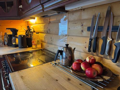 Кухня или мини-кухня в Beautiful Cabin With Infrared Sauna in Myrkdalen
