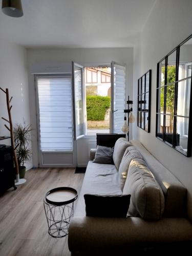 a living room with a couch and a table at T2 d'Anne proche plage et marché in La Baule