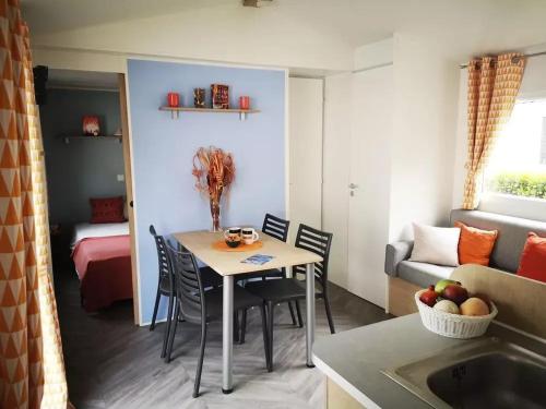 Bungalow accueillant à Veuzain-sur-Loire avec piscine