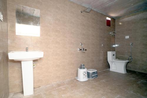 Ένα μπάνιο στο Radision Desert Safari Jaisalmer