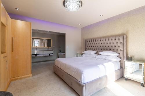 Ένα ή περισσότερα κρεβάτια σε δωμάτιο στο Silva Villa