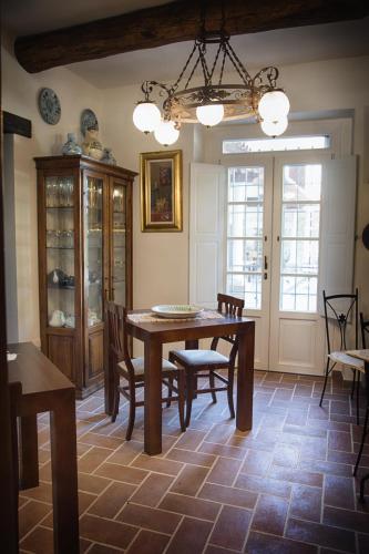 a dining room with a wooden table and chairs at Don Carlo Agriturismo di Charme Bio in Le Pioppe