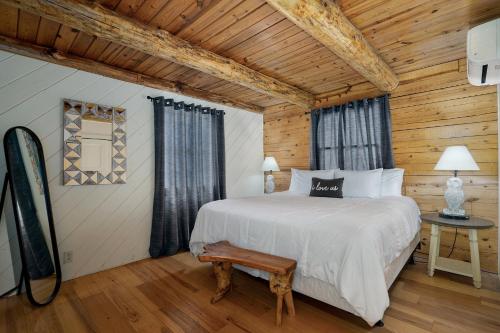 Ένα ή περισσότερα κρεβάτια σε δωμάτιο στο The Big Cabin