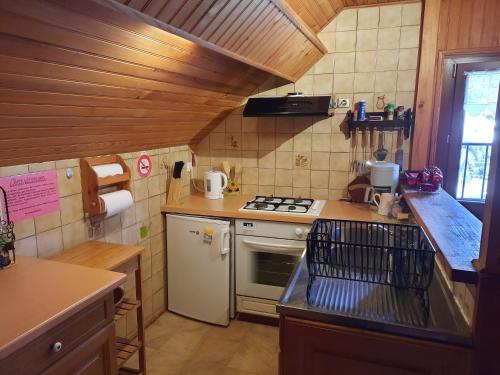 Η κουζίνα ή μικρή κουζίνα στο Gite Campbieil