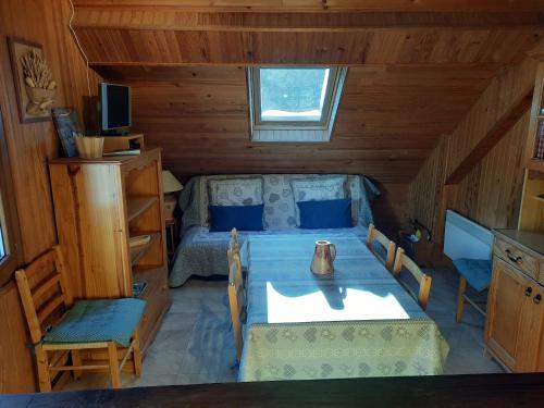 Ένα ή περισσότερα κρεβάτια σε δωμάτιο στο Gite Campbieil