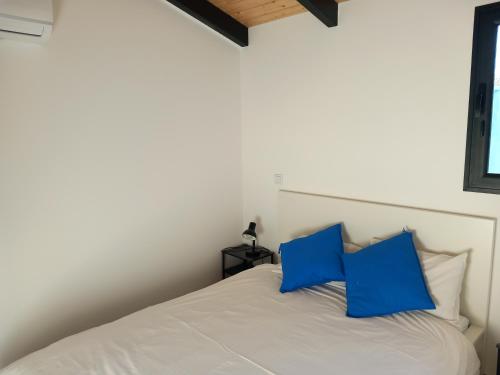 Postel nebo postele na pokoji v ubytování Studio Zambujinha