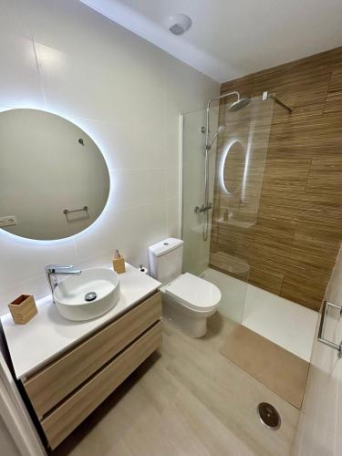 Un baño de New and cozy apartment next to the beach