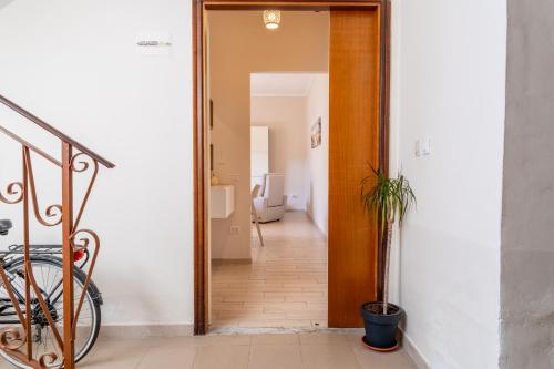 a hallway with a door leading into a room at Lime Calabria Apartment in Falerna Marina