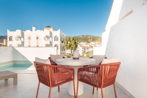 House with private rooftop pool, cinema, gym REMS