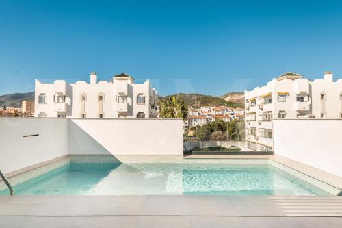 House with private rooftop pool, cinema, gym REMS