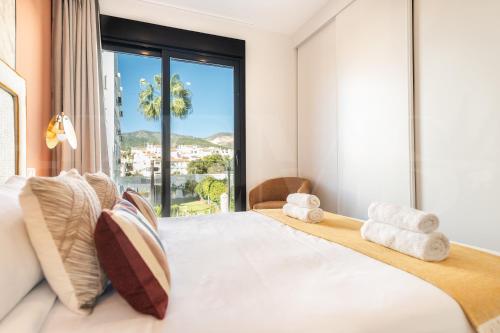 House with private rooftop pool, cinema, gym REMS